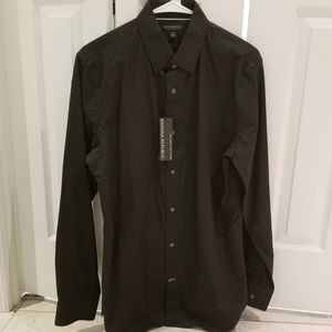 Collared long sleeve dress shirt